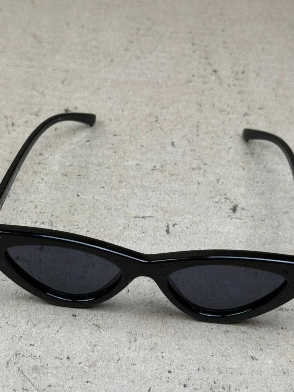 Adam Selman x Le Specs Black Cat Eye Sunglasses Scratched damage on lens & frame